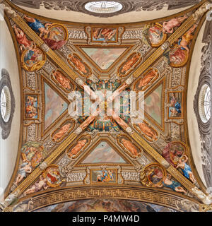 Parme, Italie - 16 avril 2018 : la fresque au plafond du transept nord de Dome par Michelangelo Anselmi (1548). Banque D'Images