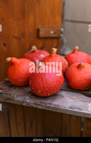 Hokkaido pumpkins on a wooden surface Banque D'Images