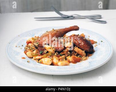 Cassoulet (ragoût de haricots avec de la viande, France) Banque D'Images