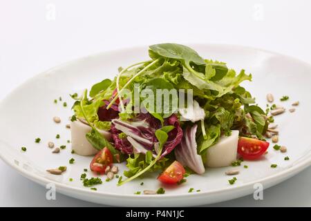 Salade Mixte avec radicchio et cœurs de palmier Banque D'Images