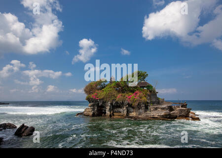 Temple de Tanah Lot à Bali Indonésie - nature et architecture Banque D'Images