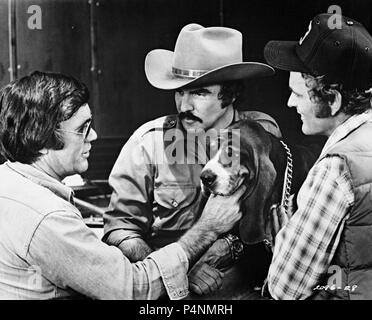 Titre original : SMOKEY ET LE BANDIT. Titre en anglais : SMOKEY ET LE BANDIT. Directeur de film : HAL NEEDHAM. Année : 1977. Stars : Burt Reynolds ; HAL NEEDHAM ; JERRY REED. Credit : UNIVERSAL PICTURES / Album Banque D'Images