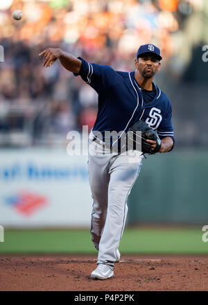 San Francisco, Californie, USA. 21 Juin, 2018. San Diego Padres le lanceur partant Tyson Ross (38) dans la première manche, lors d'un match entre la MLB Padres de San Diego et les Giants de San Francisco à AT&T Park à San Francisco, Californie. Valerie Shoaps/CSM/Alamy Live News Banque D'Images