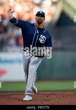 San Francisco, Californie, USA. 21 Juin, 2018. San Diego Padres le lanceur partant Tyson Ross (38) dans la première manche, lors d'un match entre la MLB Padres de San Diego et les Giants de San Francisco à AT&T Park à San Francisco, Californie. Valerie Shoaps/CSM/Alamy Live News Banque D'Images