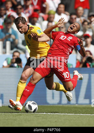 Moscou, Russie. 23 Juin, 2018. Jan Vertonghen (L) de Belgique le dispute à Wahbi Khazri de la Tunisie pendant la Coupe du Monde FIFA 2018 match du groupe G entre la Belgique et la Tunisie à Moscou, Russie, le 23 juin 2018. Credit : Cao Peut/Xinhua/Alamy Live News Banque D'Images