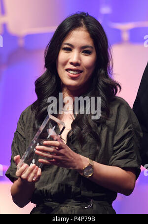 Cologne, Allemagne. 22 Juin, 2018. Mai Thi Nguyen-Kim reçoit le Prix Grimme Online dans la catégorie 'Wissen und Bildung" (lit. Les connaissances et l'éducation) pour la science channel YouTube 'maiLab'. Credit : Henning Kaiser/dpa/Alamy Live News Banque D'Images