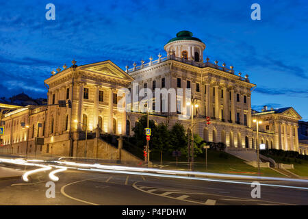 Pachkov allumé au crépuscule. Moscou, Russie. Banque D'Images