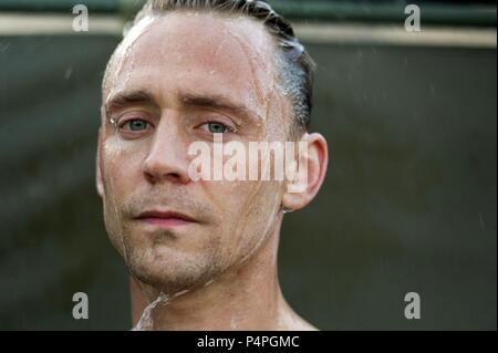 Titre original : LE RESPONSABLE DU SERVICE DE NUIT. Titre en anglais : LE RESPONSABLE DU SERVICE DE NUIT. Film Réalisateur : Susanne Bier. Année : 2016. Stars : TOM HIDDLESTON. Credit : British Broadcasting Corporation (BBC) / Album Banque D'Images