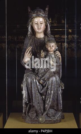 VIRGEN DEL SAGRARIO - SIGLO XIII - MADERA POLICROMADA Y CHAPA DE PLATA. Auteur : anonyme. Emplacement : Catedral Vieja, Plasencia, Cáceres, ESPAGNE. Banque D'Images