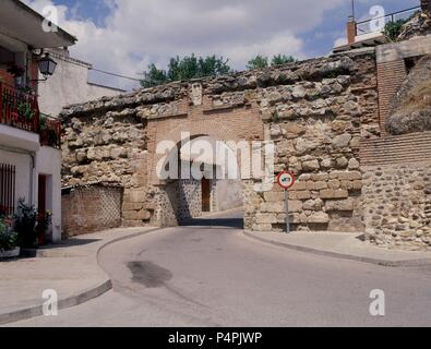 PUERTA DE LA LLAMADA SUR TOSTONERA DE LA MURALLA DE TALAMANCA DEL JARAMA CONSTRUIDA EN EL AÑO 860. Lieu : extérieur, MADRID, ESPAGNE. Banque D'Images