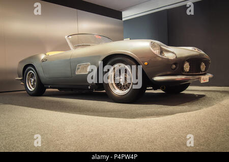 MARANELLO, ITALIE - 21 juillet 2017 : 1957 250 Ferrari California dans le Musée Ferrari. Banque D'Images