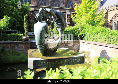 Le jardin historique dans le cloître de la cathédrale de Chester, nord-ouest de l'Angleterre, Royaume-Uni Banque D'Images