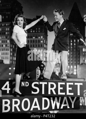 Titre original : BABES ON BROADWAY. Titre en anglais : BABES ON BROADWAY. Directeur de film : Busby Berkeley. Année : 1941. Stars : Mickey Rooney et Judy Garland. Credit : M.G.M. / Album Banque D'Images