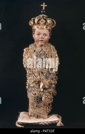 EL SANTO NIÑO O EL SANTO BAMBINO - Siglo XV - TALLA EN MADERA EXVOTOS DE. Lieu : EGLISE DE SANTA MARIA ARACOELI, ROME, ITALIE. Banque D'Images