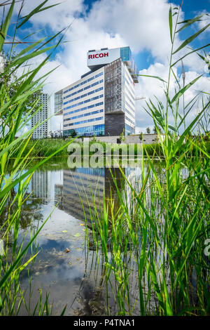 DEN Bosch, Pays-Bas - 26 juillet 2017 : vue sur l'eau sur le belvédère du bâtiment de la société Ricoh, Den Bosch, Pays-Bas, Banque D'Images