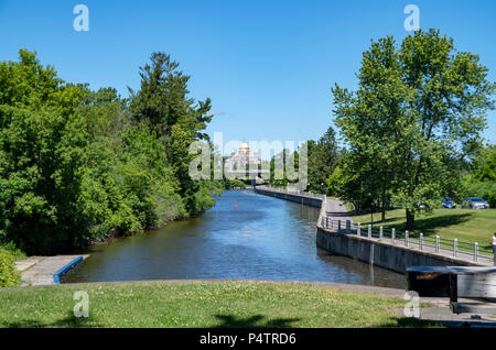 Le canal Rideau ouvert en 1832 relie Ottawa à la région des Grands Lacs et du Saint-Laurent l'exécution de 202 kilomètres. Il existe de nombreux verrous tous les manuel. Banque D'Images