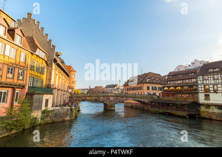 France, Alsace, Strasbourg, La Petite France à l'automne Banque D'Images
