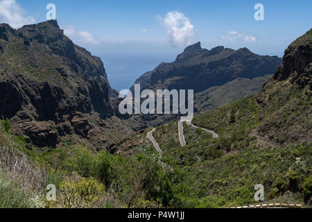 Les montagnes de Teno, Tenerife. TF-436, l'un des plus spectaculaire route dans le monde dans la partie ouest de Tenerife, à lier à Santiago del Teide Masca Banque D'Images