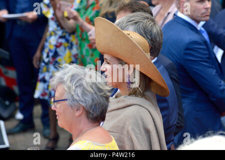 ENSCHEDE, Pays-Bas - 21 juin 2018 : La Reine des Pays-Bas Maxima au cours de la ré-ouverture d'une ancienne usine appelée 'La performance Factory'. Banque D'Images