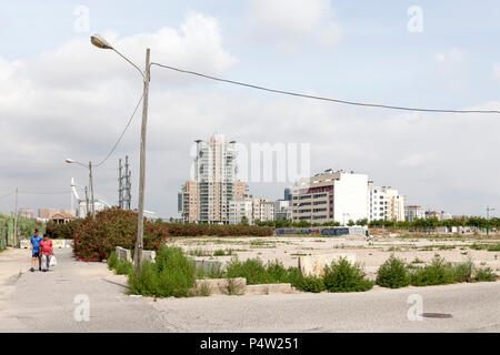 Valencia, Espagne, des maisons, des terrains non aménagés et un site de construction à l'abandon dans une zone de développement Banque D'Images