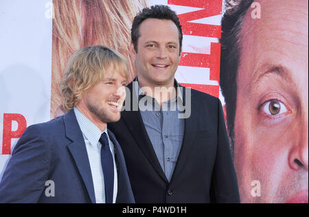 Owen Wilson et Vince Vaughn 127 arrivant à la Premiere de stages au Westwood Village Theatre de Los Angeles.Owen Wilson et Vince Vaughn 127 cas à Hollywood Life - Californie, Red Carpet Event, USA, Cinéma, Célébrités, photographie, Bestof, Arts, Culture et divertissement, Célébrités, Mode Topix Meilleur de Hollywood, la vie, événement dans la vie d'Hollywood, Californie - Tapis rouge et en backstage, cinéma, télévision, célébrités, célébrités de la musique, des acteurs du Topix même film en salle, et la star ensemble. enquête de crédit, tsuni@Gamma-USA.com Tsuni / USA, 2013 - Groupe, des films et de la télévision Banque D'Images