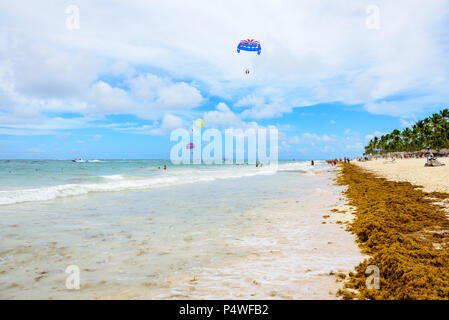 Paysage marin tropical à la plage de Bavaro (Punta Cana, République Dominicaine). Banque D'Images