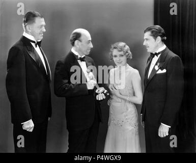 Description : Le 2ème / 1930 Academy Awards. Mary Pickford, meilleure actrice lauréate pour 'Coquette', avec Hans Kraly, William C. De Mille et Warner Baxter. Année : 1930. Stars : Mary PICKFORD ; WARNER BAXTER ; HANS KRALY ; William C. DE MILLE. Banque D'Images