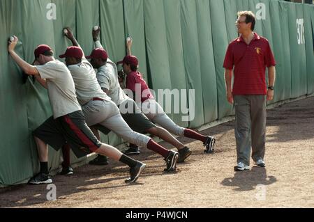 Titre original : MILLION DOLLAR ARM. Titre en anglais : MILLION DOLLAR ARM. Directeur de film : Craig Gillespie. Année : 2014. Stars : BILL PAXTON. Credit : MAYHEM PHOTOS / Album Banque D'Images