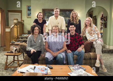 Titre original : Roseanne. Titre en anglais : Roseanne. Directeur de film : Roseanne Barr ; MATT WILLIAMS. Année : 2018. Stars : John Goodman, Roseanne Barr ; Sarah Chalke ; LAURIE METCALF ; MICHAEL FISHMAN ; ALICIA GORANSON. Credit : CARSEY-WERNER COMPANY / Album Banque D'Images