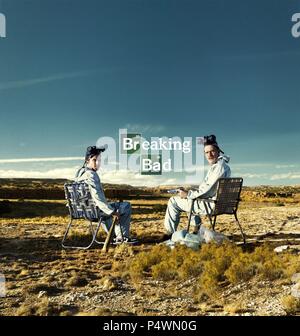 Titre original : BREAKING BAD. Titre en anglais : BREAKING BAD. Directeur de film : VINCE GILLIGAN. Année : 2008. Stars : BRYAN CRANSTON, AARON PAUL. Credit : SONY PICTURES TELEVISION/ACME SHARK/MGM TELEVISION/PEGASUS / Album Banque D'Images