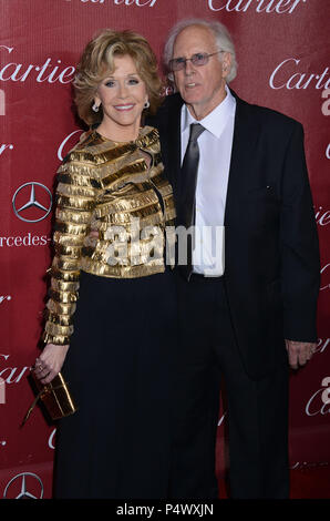 Jane Fonda et Bruce Dern 105, les gardiens de la Galaxie en première mondiale au Théâtre DOLBY eh à Los Angeles.Jane Fonda et Bruce Dern 105 cas à Hollywood Life - Californie, Red Carpet Event, USA, Cinéma, Célébrités, photographie, Bestof, Arts, Culture et divertissement, Célébrités, Mode Topix Meilleur de Hollywood, la vie, événement dans la vie d'Hollywood, Californie - Tapis rouge et en backstage, cinéma, télévision, célébrités, célébrités de la musique, des acteurs du Topix même film en salle, et la star ensemble. enquête de crédit, tsuni@Gamma-USA.com Tsuni / USA, 2015 - Groupe, télévision et film cast Banque D'Images
