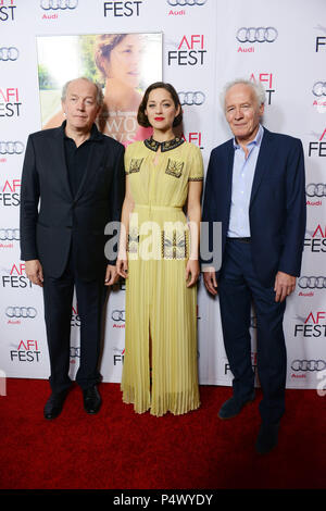 Luc Dardenne, Marion Cotillard et Jean-Pierre Dardenne à l'AFI première de deux jours, une nuit à l'Egyptian Theatre, le 7 novembre, 2014 à Los Angeles.Luc Dardenne, Marion Cotillard et Jean-Pierre Dardenne 002 cas à Hollywood Life - Californie, Red Carpet Event, USA, Cinéma, Célébrités, photographie, Bestof, Arts, Culture et divertissement, Célébrités, Mode Topix Meilleur de Hollywood, la vie, événement dans la vie d'Hollywood, Californie - Tapis rouge et en backstage, cinéma, télévision, célébrités, célébrités de la musique, des acteurs du Topix même film en salle, et la star ensemble. inquir Banque D'Images