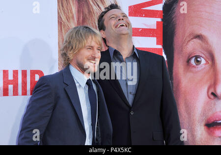 Owen Wilson et Vince Vaughn 126 arrivant à la Premiere de stages au Westwood Village Theatre à Los Angeles.Un  Owen Wilson et Vince Vaughn 126 cas à Hollywood Life - Californie, Red Carpet Event, USA, Cinéma, Célébrités, photographie, Bestof, Arts, Culture et divertissement, Célébrités, Mode Topix Meilleur de Hollywood, la vie, événement dans la vie d'Hollywood, Californie - Tapis rouge et en backstage, cinéma, télévision, célébrités, célébrités de la musique, des acteurs du Topix même film en salle, et la star ensemble. enquête de crédit, tsuni@Gamma-USA.com Tsuni / USA, 2013 - Groupe, plat et mo Banque D'Images