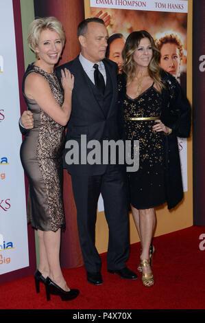 Emma Thompson, Tom Hanks, Rita Wilson à la première de 'enregistrement M. Banks' sur le Disney Studio Lo de Burbank.Emma Thompson, Tom Hanks, Rita Wilson 014 cas à Hollywood Life - Californie, Red Carpet Event, USA, Cinéma, Célébrités, photographie, Bestof, Arts, Culture et divertissement, Célébrités, Mode Topix Meilleur de Hollywood, la vie, événement dans la vie d'Hollywood, Californie - Tapis rouge et en backstage, cinéma, télévision, célébrités, célébrités de la musique, des acteurs du Topix même film en salle, et la star ensemble. enquête de crédit, tsuni@Gamma-USA.com Tsuni / USA, 2013 - Groupe, plat et Banque D'Images