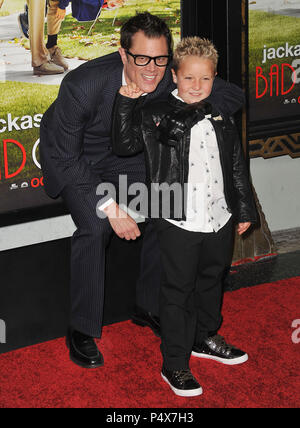 Johnny Knoxville, Jackson Nicoll au mauvais GranPa Première au TLC Chinese Theatre de Los Angeles.Johnny Knoxville, Jackson Nicoll 138 cas à Hollywood Life - Californie, Red Carpet Event, USA, Cinéma, Célébrités, photographie, Bestof, Arts, Culture et divertissement, Célébrités, Mode Topix Meilleur de Hollywood, la vie, événement dans la vie d'Hollywood, Californie - Tapis rouge et en backstage, cinéma, télévision, célébrités, célébrités de la musique, des acteurs du Topix même film en salle, et la star ensemble. enquête de crédit, tsuni@Gamma-USA.com Tsuni / USA, 2013 - Groupe, télévision et film cast Banque D'Images