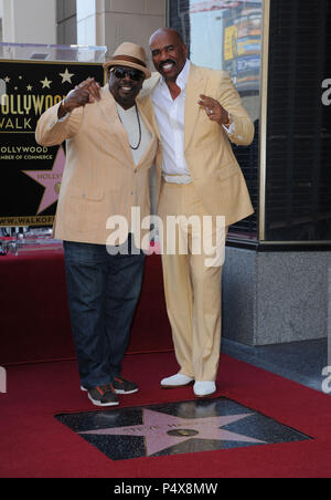 Steve Harvey ( avec des amis Cedric the Entertainer ) a reçu une étoile sur le Hollywood Walk of Fame à Los Angeles.Steve Harvey - star 20 , Cedric the Entertainer événement dans la vie d'Hollywood, Californie - Red Carpet Event, USA, Cinéma, Célébrités, photographie, Bestof, Arts, Culture et divertissement, Célébrités, Mode Topix Meilleur de Hollywood, la vie, événement dans la vie d'Hollywood, Californie - Tapis rouge et en backstage, cinéma, télévision, célébrités, célébrités de la musique, des acteurs du Topix même film en salle, et la star ensemble. enquête de crédit, tsuni@Gamma-USA.com Tsuni / USA, Banque D'Images