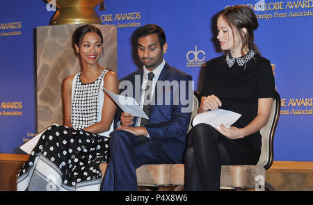 Zoe Saldana, Aziz Ansari, Olivia Wilde au Golden Globes 2013 Nominations au Beverly Hilton à Los Angeles.Zoe Saldana, Aziz Ansari, Olivia Wilde 023 cas à Hollywood Life - Californie, Red Carpet Event, USA, Cinéma, Célébrités, photographie, Bestof, Arts, Culture et divertissement, Célébrités, Mode Topix Meilleur de Hollywood, la vie, événement dans la vie d'Hollywood, Californie - Tapis rouge et en backstage, cinéma, télévision, célébrités, célébrités de la musique, des acteurs du Topix même film en salle, et la star ensemble. enquête de crédit, tsuni@Gamma-USA.com Tsuni / USA, 2013 - Groupe, plat Banque D'Images