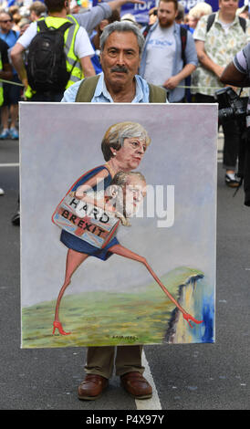 Artiste politique Kaya Mar de Pall Mall dans le centre de Londres, au cours de la voix du peuple pour mars un deuxième référendum de l'Union européenne. Banque D'Images