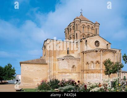 ARTE ROMANICO. ESPAÑA. COLEGIATA DE SANTA MARIA LA MAYOR. Mandada construir por Alfonso VII en el 1160 en 1240 y acabada. S. XII-XIII (S. XII-S. XIII). De l'extérieur. Toro. Provincia de Zamora. Castille-león. Banque D'Images