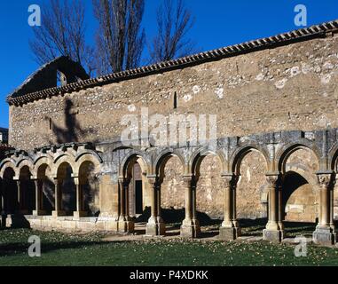 L'art roman San Juan de Duero. Vue sur le cloître. XIII siècle. Il contient des éléments d'architecture romane, gothique, mudéjar style et influences orientales. Il a été déclaré Monument National en 1882. Soria. Castille et Leon. L'Espagne. Banque D'Images