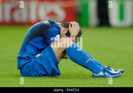 Football : Westfalenstadion Dortmund, Allemagne 4.7.2006-FIFA World Cup Germany 2006, demi-finale Allemagne vs Italie 0:2 ---- Alberto Gilardino (ITA) Banque D'Images