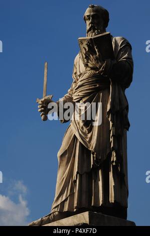 L'Italie. Rome. Saint Angelo Bridge. Statue de Saint Paul l'Apôtre (5-67 MA), 1464, par Paolo Romano (ca.1445-1470). En. Banque D'Images