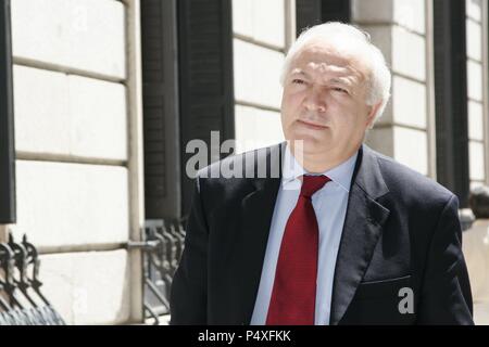 MIGUEL ANGEL MORATINOS CUYAUBE 81951). Político y diplomático español, miembro del Partido Socialista Obrero Español (PSOE). Desde el 2004 Ministro de Asuntos Exteriores y de Cooperación. Fotografía del 2005. (Gobiernos José Luis Rodríguez Zapatero). España. Banque D'Images