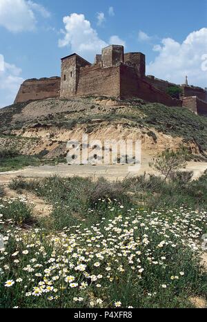 L'ARAGON. MONZON. Vista general del Castillo, construido a finales del siglo IX y donado por Ramon Berenguer IV a los Templarios en el siglo XII. Constituye la pieza mayor de las construcciones defensivas templarias de toda la Corona de Aragón en la Edad Media. Provincia de Huesca. España. Banque D'Images