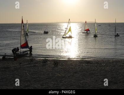 Coucher du soleil à Whitstable , voiliers dans le Kent , soleil Banque D'Images