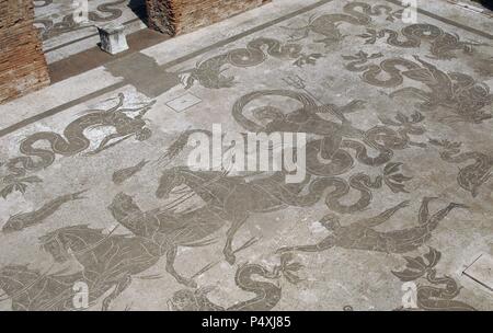 Thermes de Neptune. 1re - 2e siècles. Détail de la mosaïque de Neptune représentant le triomphe de Neptune sur le char tiré par des hippocampes. Ostia Antica. L'Italie. Banque D'Images