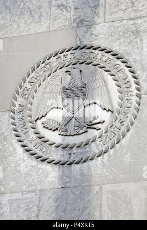 Grand sceau de l'État du Mississippi. Charlotte Capers Building (1972) Mississippi Department of Archives et histoire. Jackson. État du Mississippi. USA. Banque D'Images