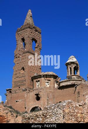 L'ARAGON. BELCHITE. Vista de las ruinas de la IGLESIA DE SAN MARTIN, destruída durante la Guerra Civil Española (1936-1939). Comarca del Campo de Belchite. Provincia de Saragosse. España. Banque D'Images