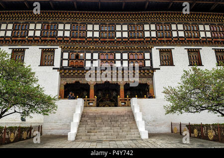 Thimphu, Bhoutan - le 9 avril 2016 : l'architecture traditionnelle de bâtiment Tashichho Dzong monastère, Thimphu, Bhoutan. - Le plus grand respect dans Dzong Banque D'Images