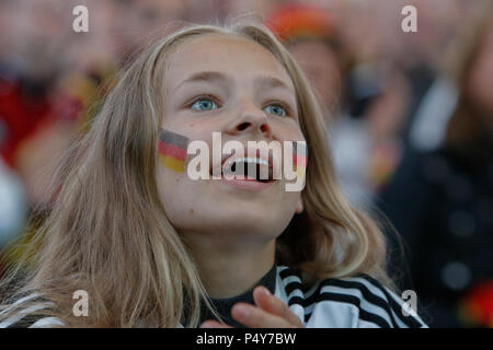 Francfort, Allemagne. 23 Juin, 2018. Un fan allemand regarde le match. 18 000 fans sont venus à la Commerzbank Arena de Francfort, à regarder l'Allemagne a battu la Suède par 2 buts à 1 dans le deuxième match du groupe F dans la phase de groupes de la Coupe du Monde de football FIFA 2018 en Russie à Moscou. Crédit : Michael Debets/Pacific Press/Alamy Live News Banque D'Images